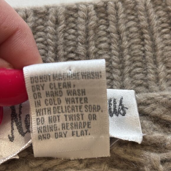 Neiman Marcus Exclusive 100% Cashmere Cable Knit Oversized Sweater Beige - Picture 8 of 9